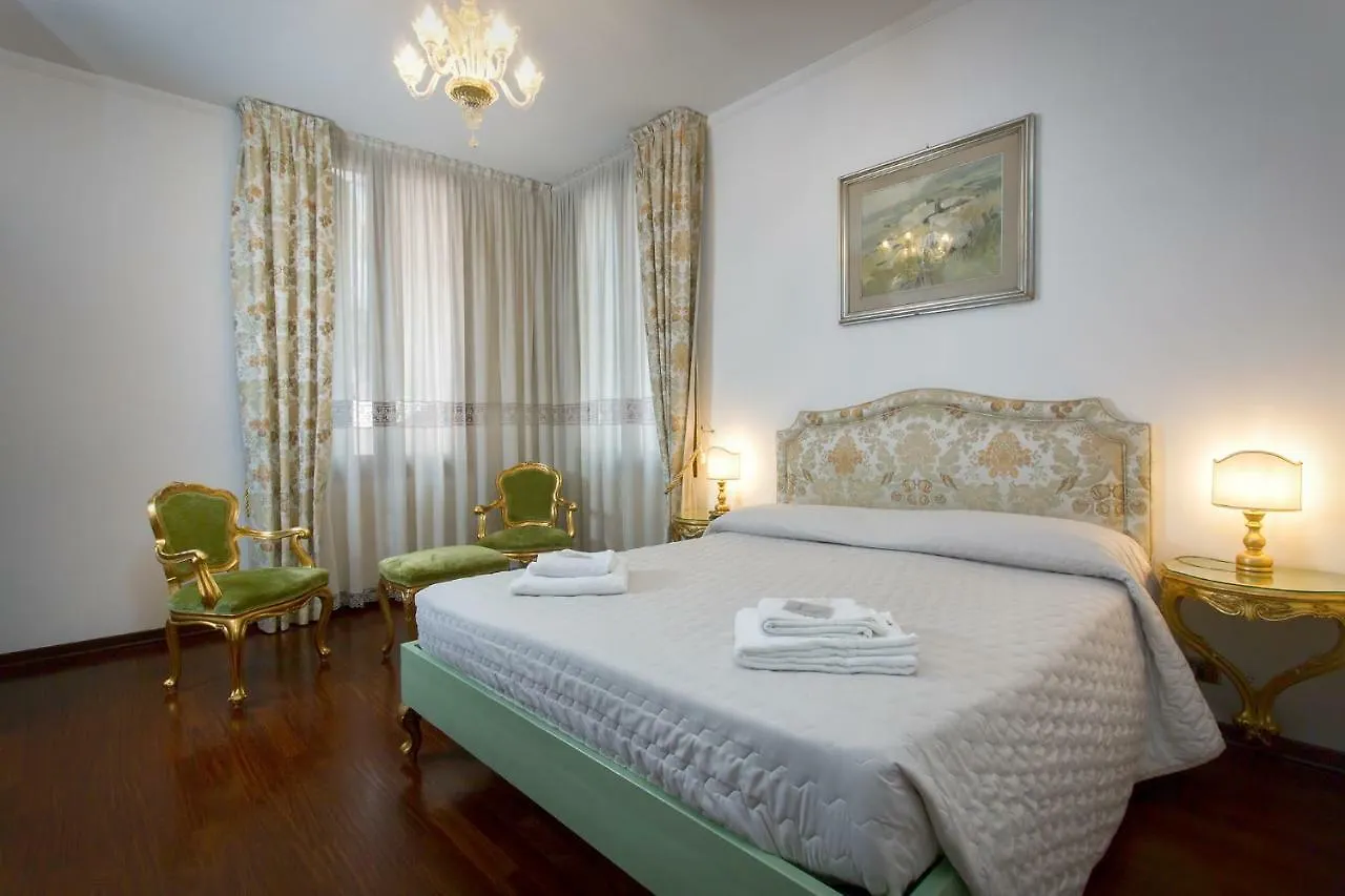 Residenza Calle Larga San Marco Venecia 0*,  Italia
